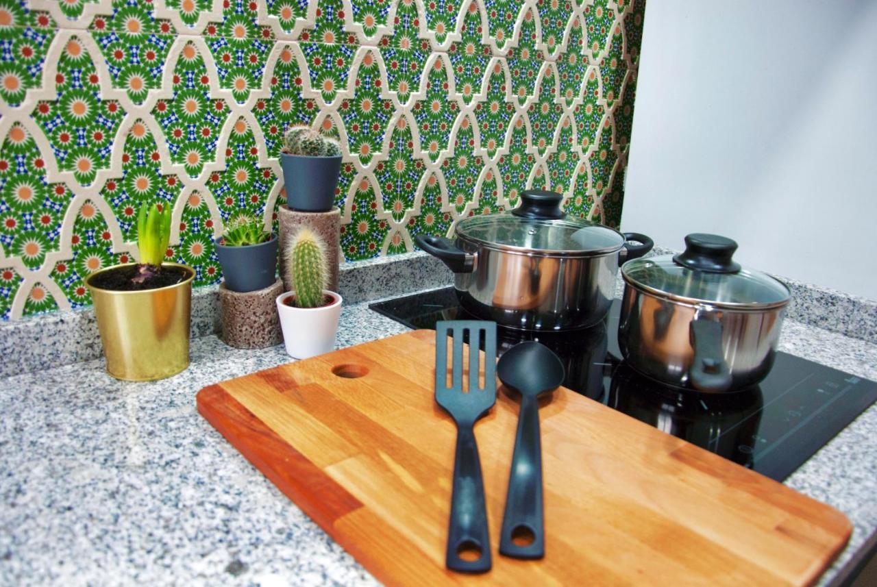 Apartamentos Puerta Real Sevilla Kültér fotó