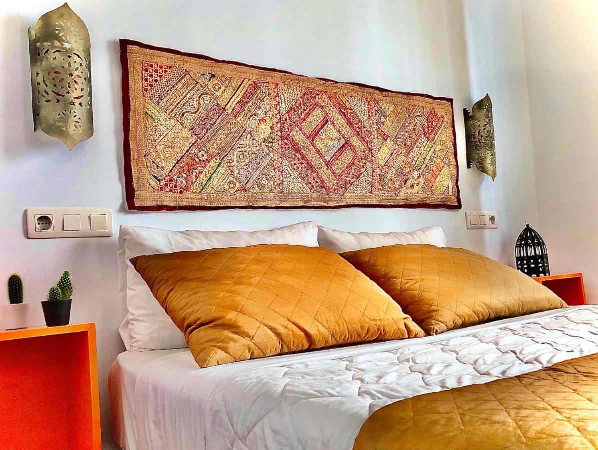 Apartamentos Puerta Real Sevilla Kültér fotó