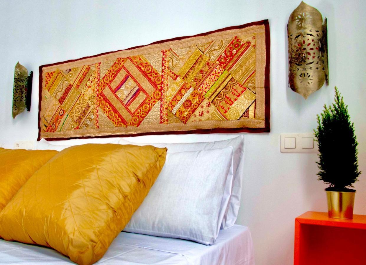 Apartamentos Puerta Real Sevilla Kültér fotó