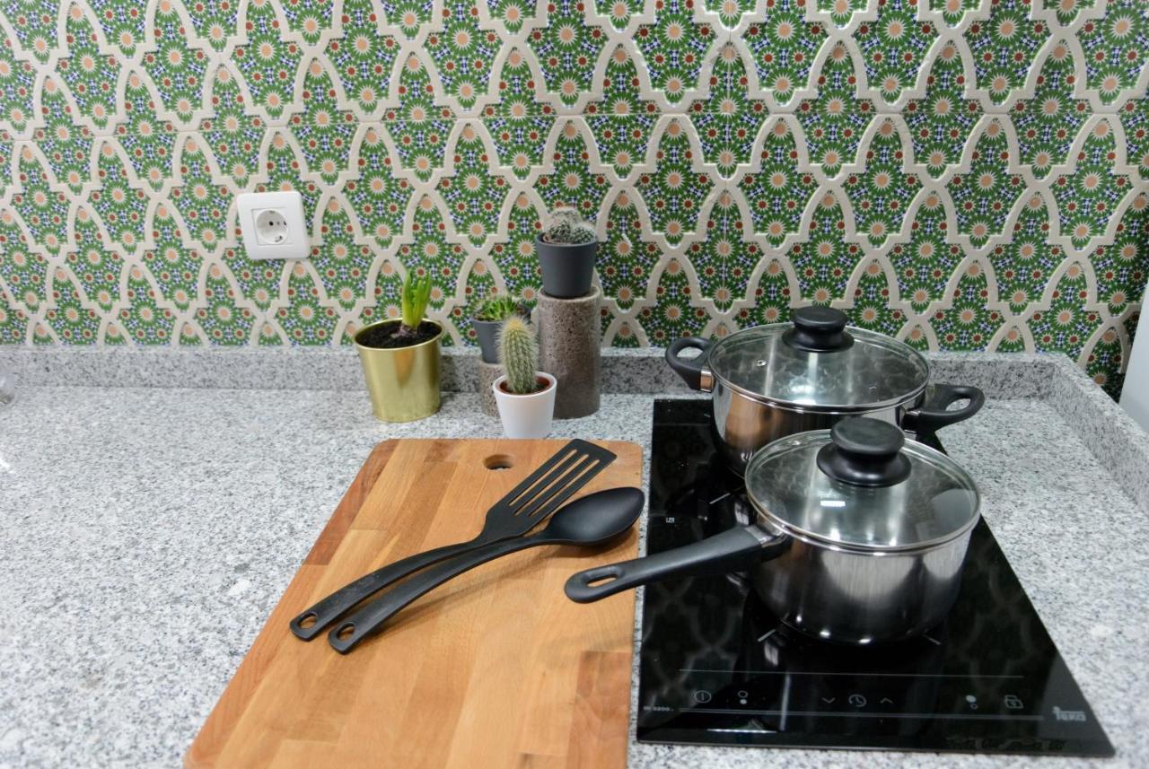 Apartamentos Puerta Real Sevilla Kültér fotó