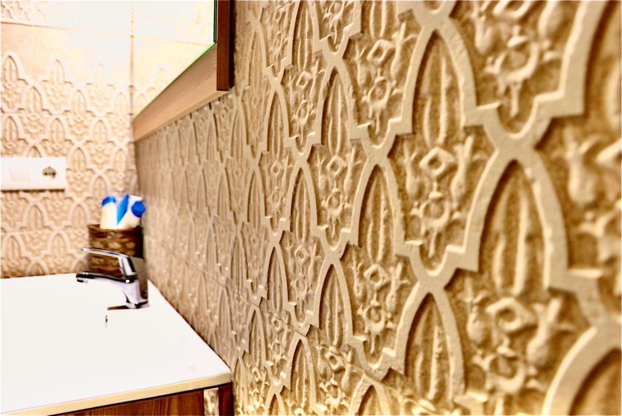 Apartamentos Puerta Real Sevilla Kültér fotó