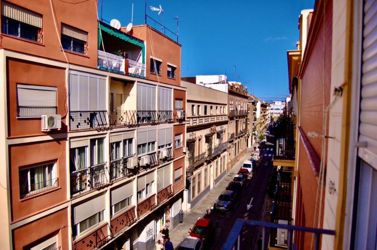 Apartamentos Puerta Real Sevilla Kültér fotó