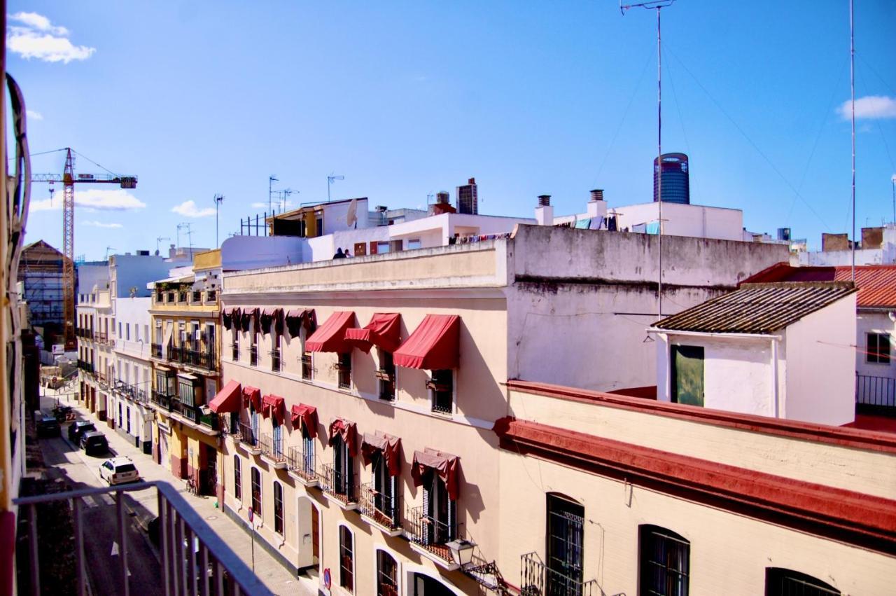 Apartamentos Puerta Real Sevilla Kültér fotó