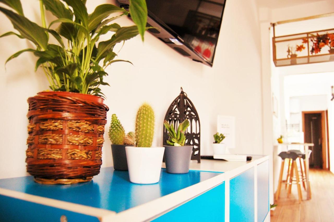 Apartamentos Puerta Real Sevilla Kültér fotó