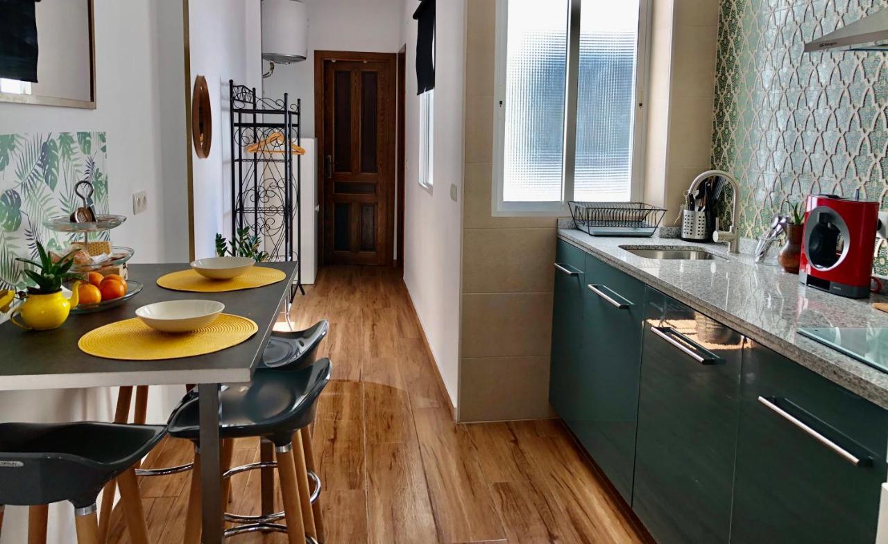 Apartamentos Puerta Real Sevilla Kültér fotó