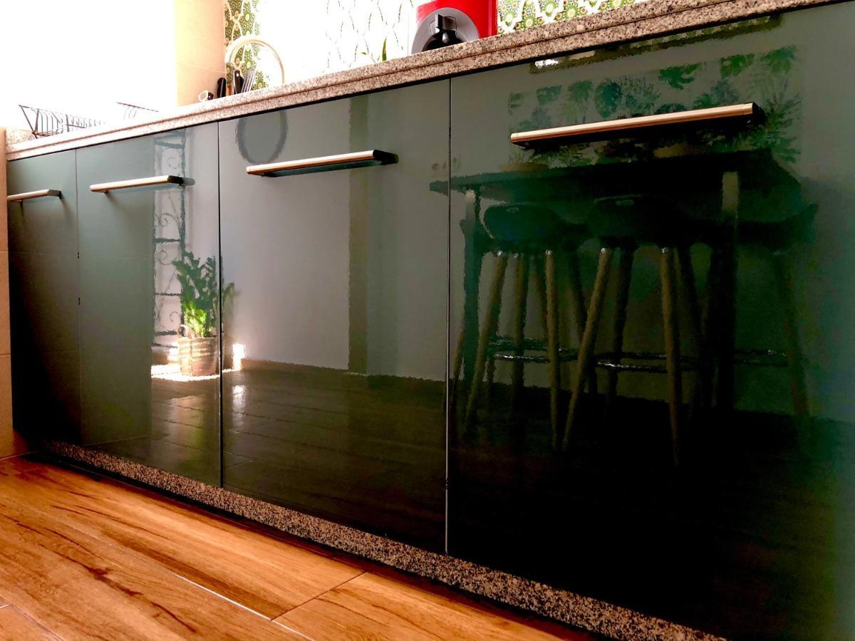 Apartamentos Puerta Real Sevilla Kültér fotó
