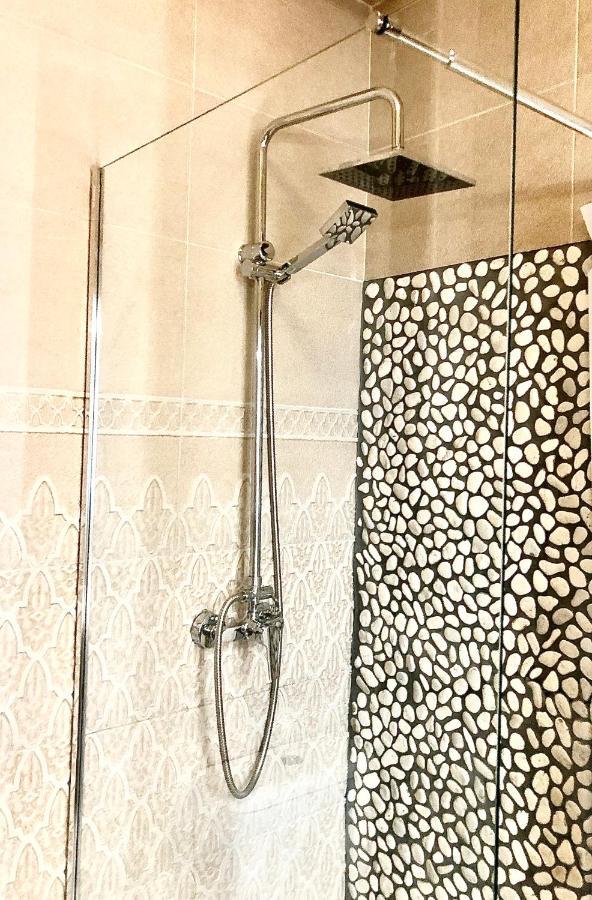 Apartamentos Puerta Real Sevilla Kültér fotó