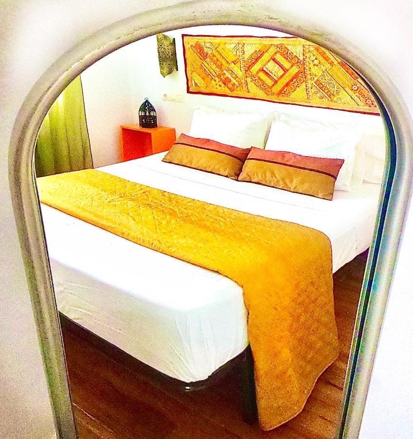 Apartamentos Puerta Real Sevilla Kültér fotó