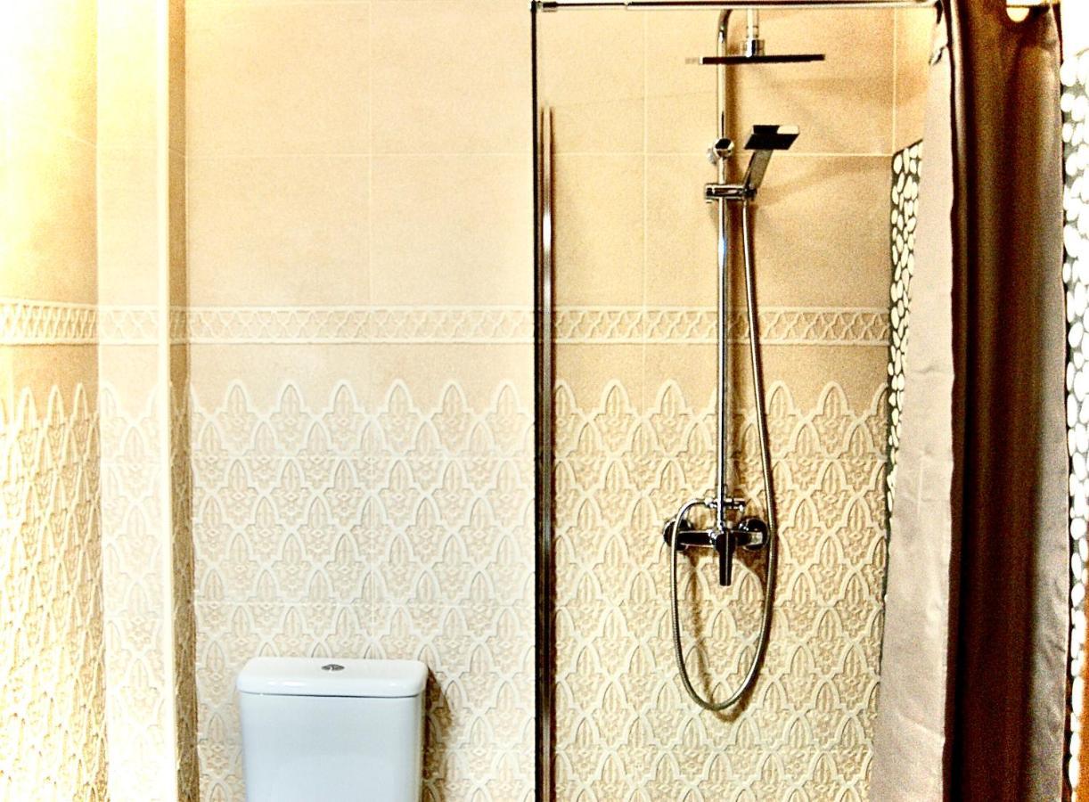Apartamentos Puerta Real Sevilla Kültér fotó