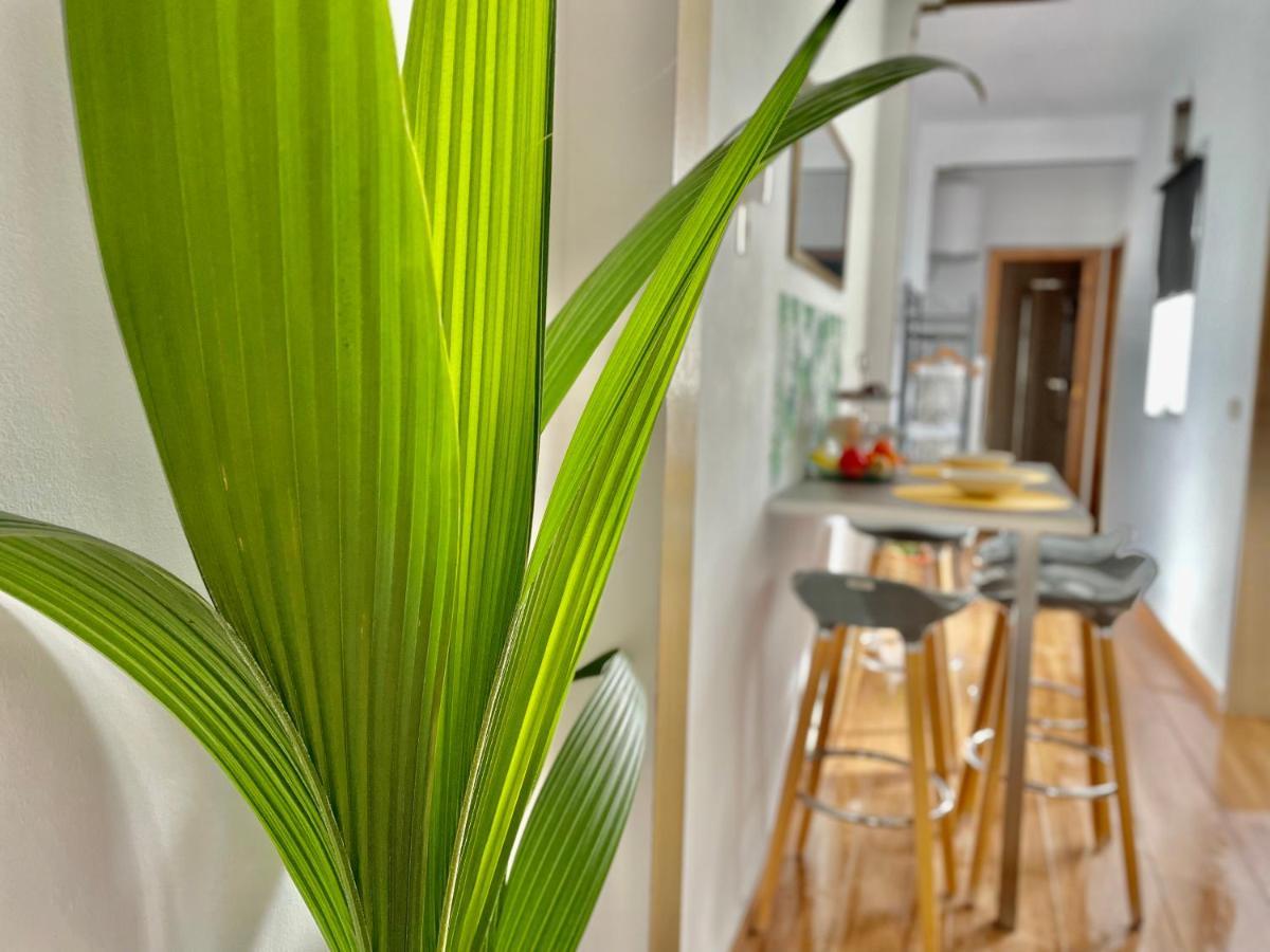 Apartamentos Puerta Real Sevilla Kültér fotó